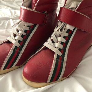 Men’s Gucci boxing shoes.